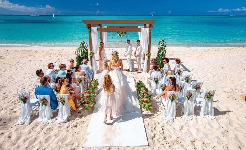 Destination Weddings: Bridesmaid Essentials for Travel