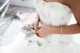 How Do I Choose the Right Bridal Accessories for My Wedding Dress?